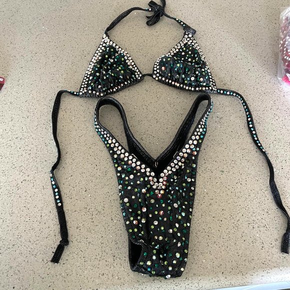 NPC Figure Competition Suit - Shiny Emerald, Black with Clear Swarovski Crystals - Picture 1 of 4